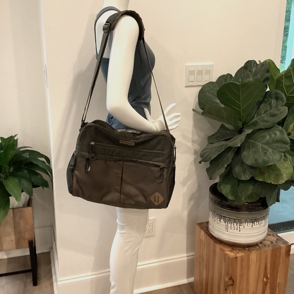 Columbia baby diaper bag with changing pad olive green medium size - Picture 1 of 11